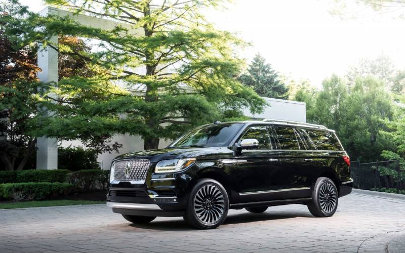 Lincoln Navigator Black Label 2019 SUV Drive